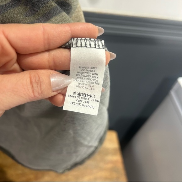 Plus Size Camo T-Shirt with Sequin Pocket - Picture 8 of 9